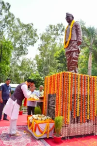 Bihar Chief Minister Samrat Choudhary paid tribute to former Bihar Chief Minister late Satyendra Narayan Sinha on the latter's birth anniversary. 