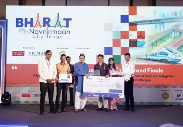 Shri Nitin Gadkari, Union Minister for Road Transport & Highways, felicitating winners of the Inaugural Bharat Nav-Nirmaan Challenge 2025-26 Grand Finale organised by NICMAR