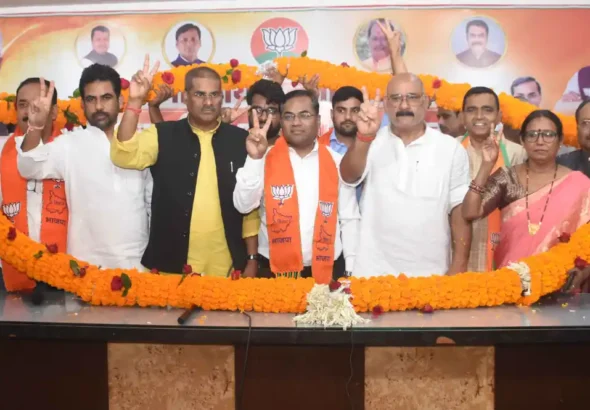 Former Jan Suraaj Candidate Dr Manoj Kumar Singh Joins BJP with Hundreds of Supporters in Patna on July 20, 2026.