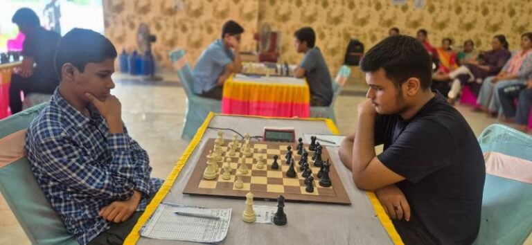 A view of the game between Jayesh Mishra (White) and Praneet Sinha (Black).