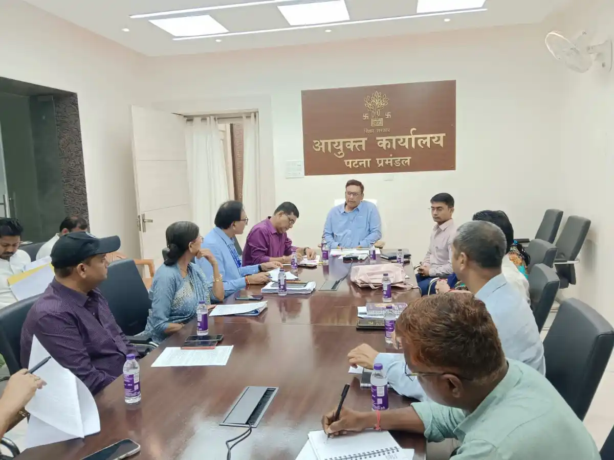 Patna Divisional Commissioner Mayank Warwade chaired a meeting of PMCH Patient Welfare Committee in Patna on August 1, 2026.