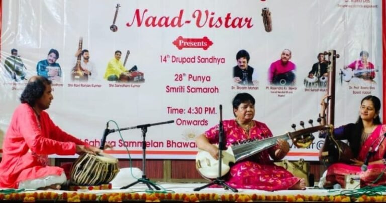 Dr Rita Das performs the sarod at the Pandit Siyaram Tiwari Memorial Programme organised by Naad Vistaar. Kolkata’s Surjit Mukherjee accompanied her on the tabla.