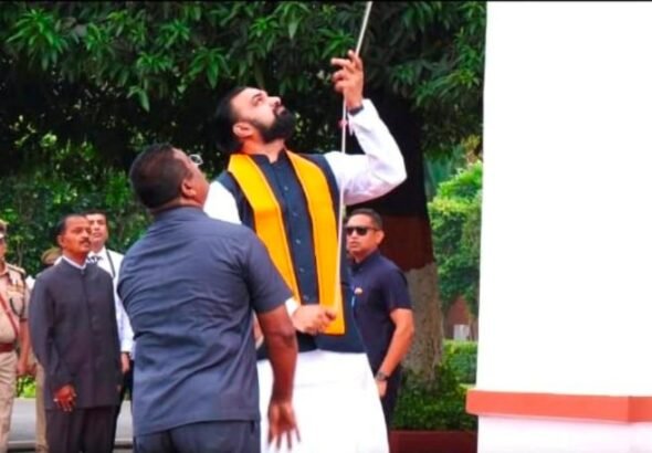 Bihar Chief Minister Samrat Choudhary hoisted the national flag at Lok Sevak Awas, 1 Anne Marg, on Saturday