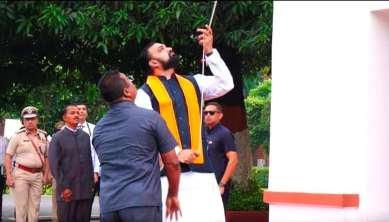 Bihar Chief Minister Samrat Choudhary hoisted the national flag at Lok Sevak Awas, 1 Anne Marg, on Saturday