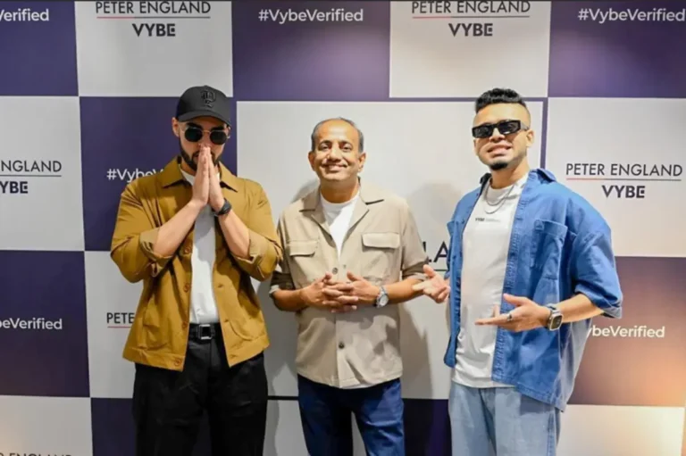 From L-R: India’s Leading artist Tricksingh with Anand Aiyer, Chief Business Officer, Peter England and THE IMBACHI