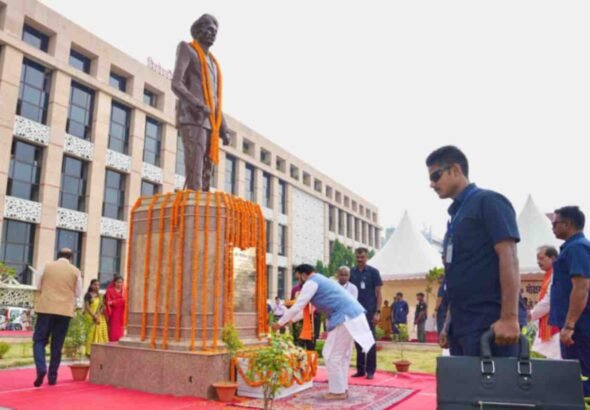 Bihar CM Samrat Choudhary offers floral tributes to Bharat Ratna Dr Mokshagundam Visvesvaraya on his birth anniversary in Patna on September 15, 2026.