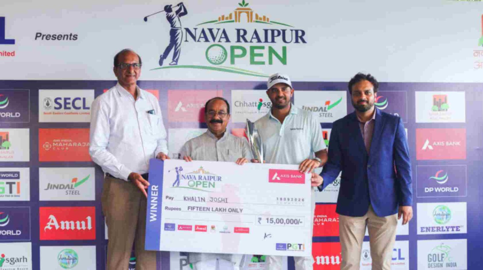 Champion Khalin Joshi (2nd from right) receives his trophy from the Honourable Deputy Chief Minister of Chhattisgarh Shri Arun Sao (2nd from left). Shri Shyam Sunder Bajaj, Vice President & Head of State, Corporate Affairs & Corporate Communications, Chhattisgarh (extreme left) and Mr. Vikas Singh, Chief Business Officer, DP World PGTI (extreme right), were also present on the occasion.