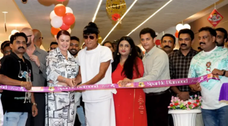 Elma Aveiro inaugurating the Sparkle Diamond Fest.boCHE, Sam Sibin, Anna Body, Anil C.P. were also seen