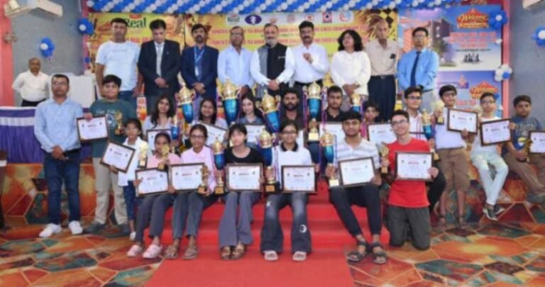 All the winners of Bihar State FIDE rating junior chess championships pose for group photograph in Muzaffarpur.